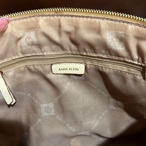 Anne Klein creamy buff color with beautiful saddle color straps. - Picture 12 of 17